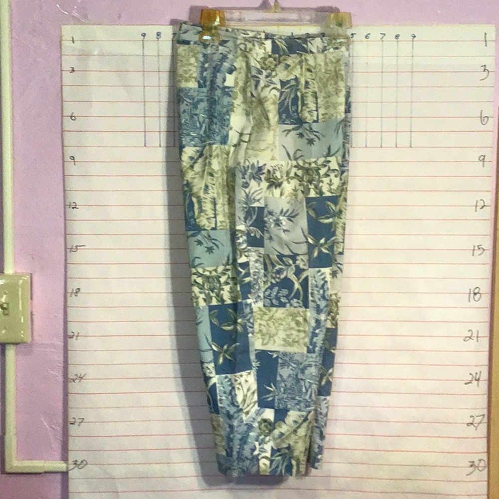 WILDLIFE SPORTSWEAR  capris  sz6P  blues and green